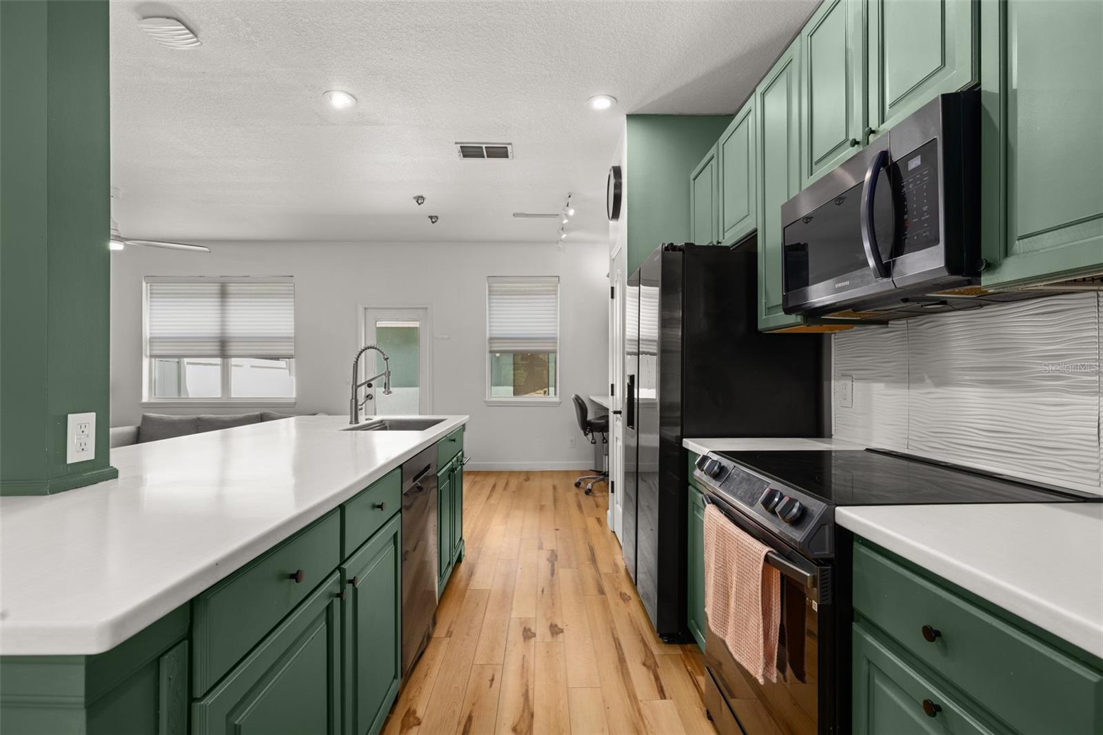 2271 J Lawson, Orlando, FL 32824