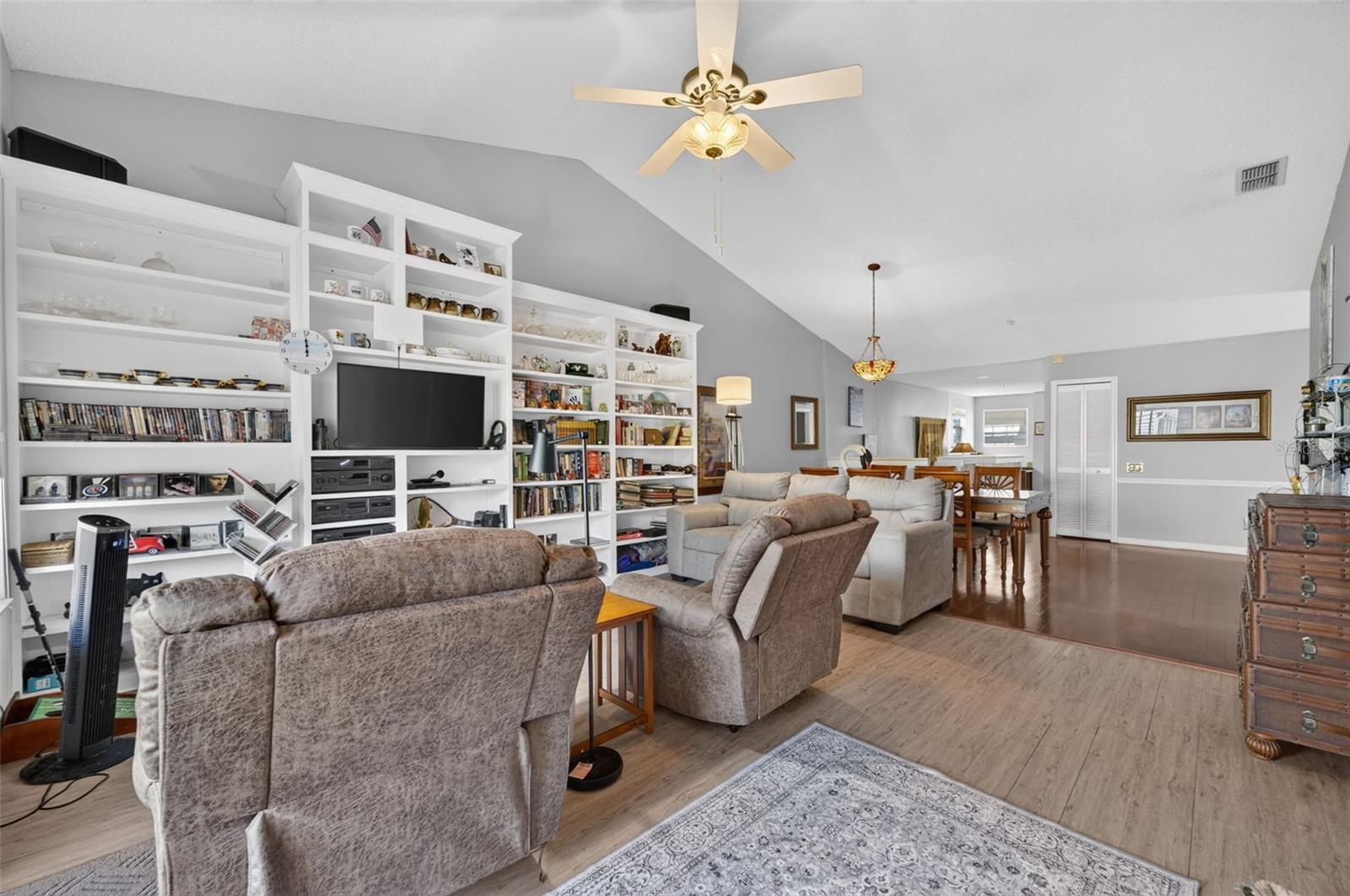 6057 Lake Pointe Unit 410, Orlando, FL 32822