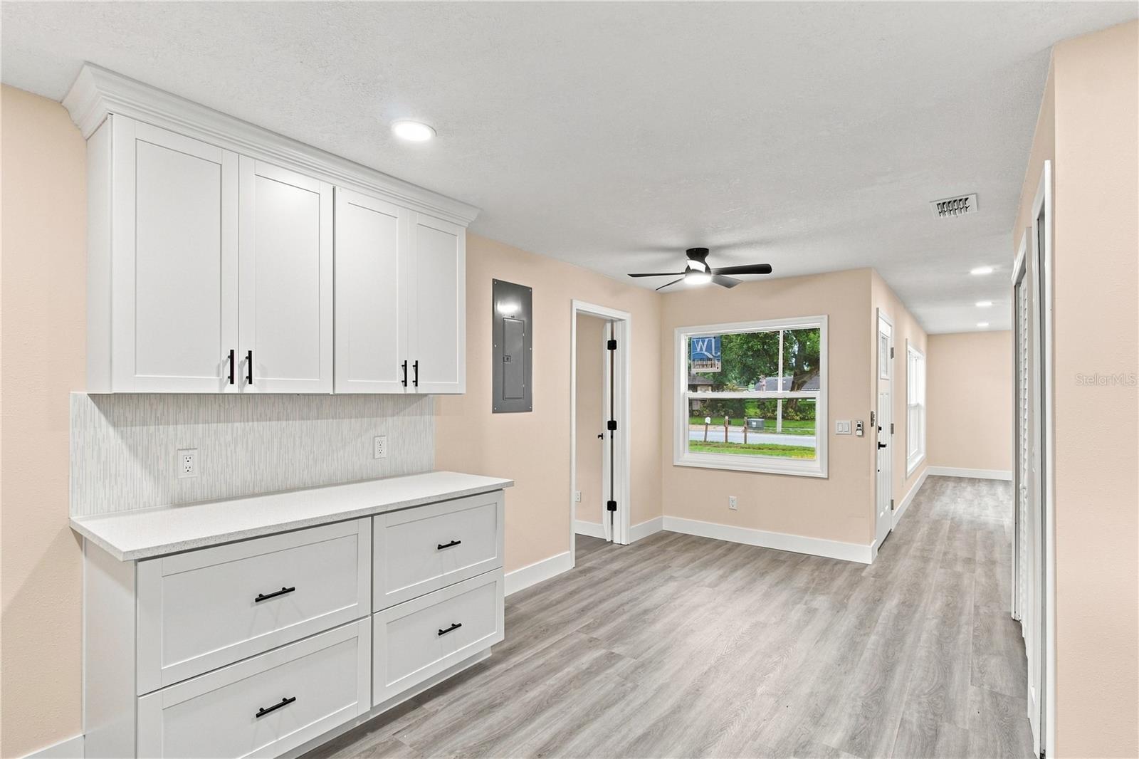 1105 Park, Seffner, FL 33584