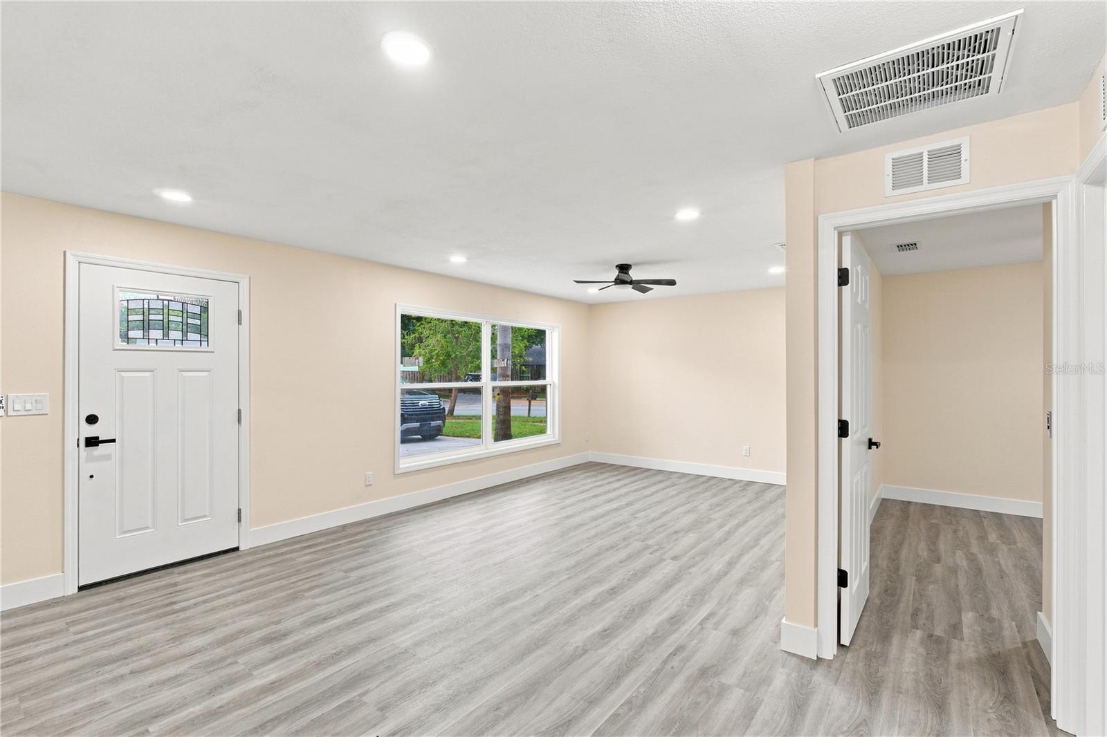 1105 Park, Seffner, FL 33584