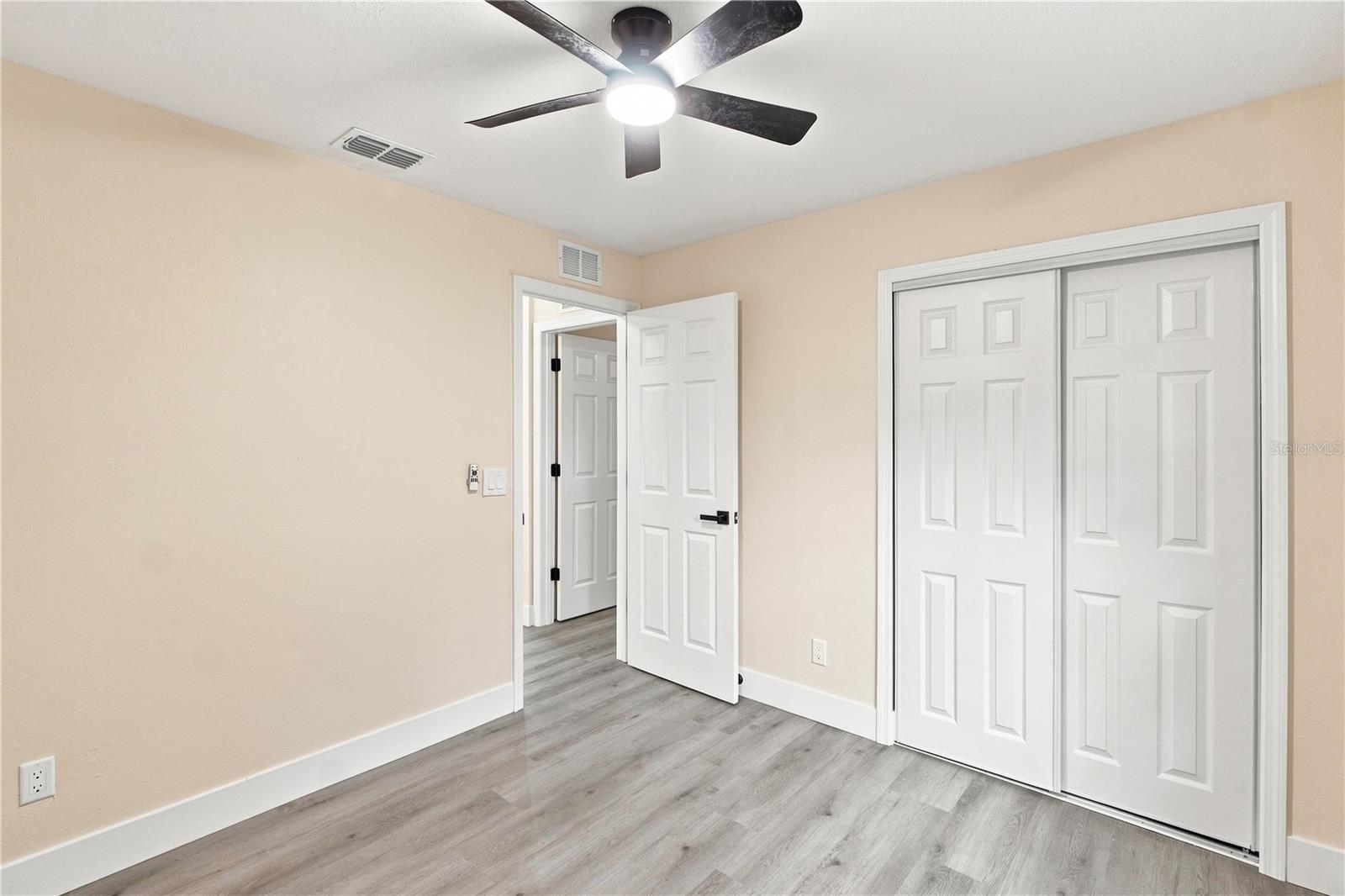 1105 Park, Seffner, FL 33584