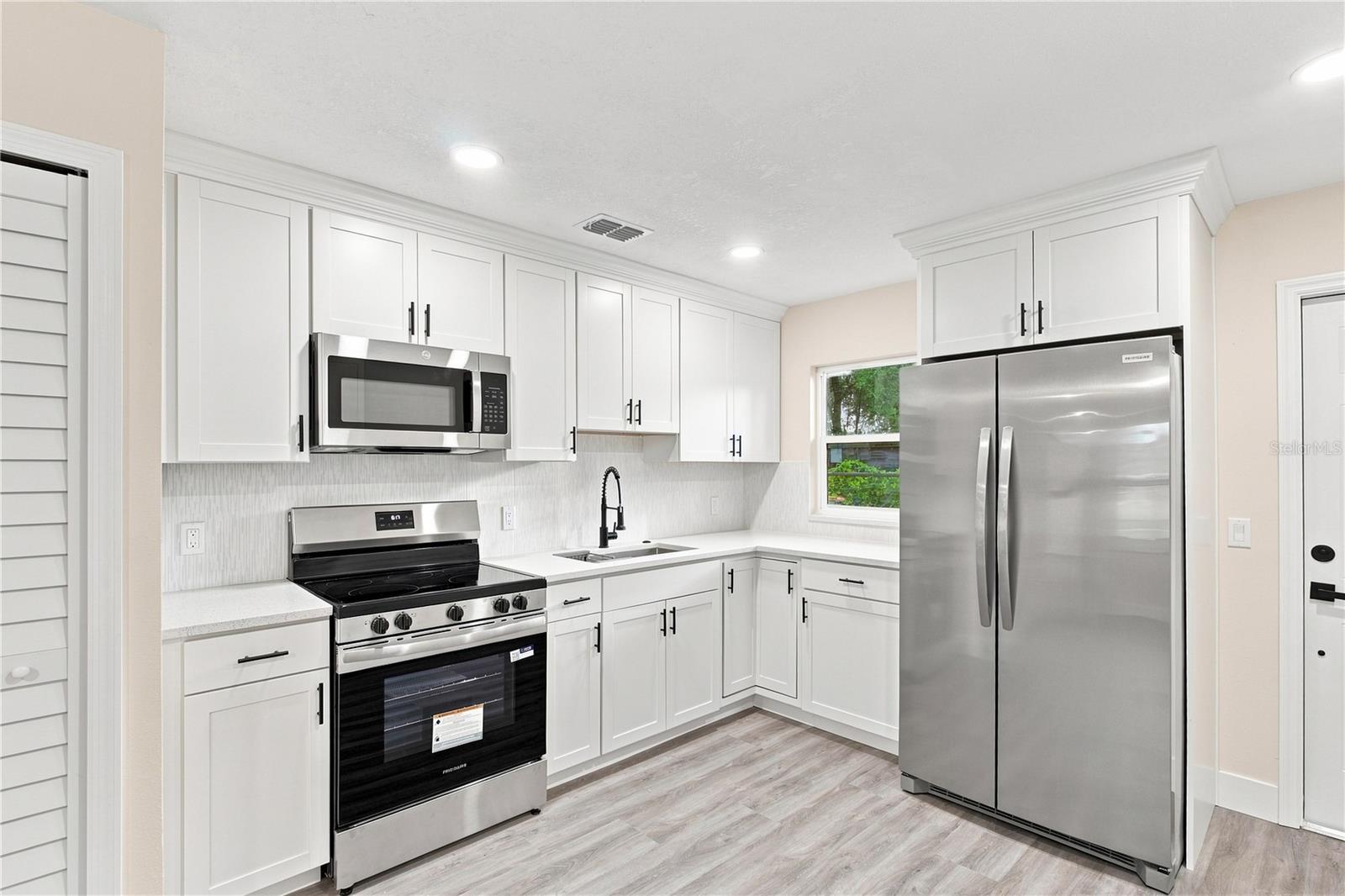 1105 Park, Seffner, FL 33584