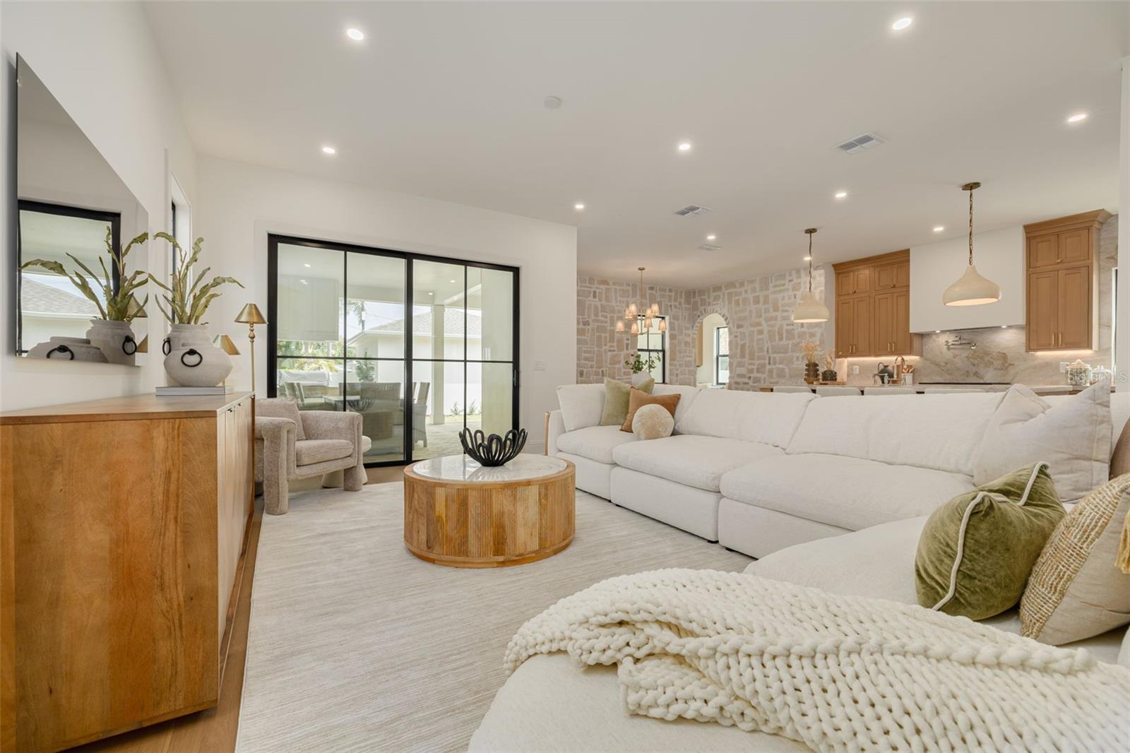 1037 26th, St Petersburg, FL 33704