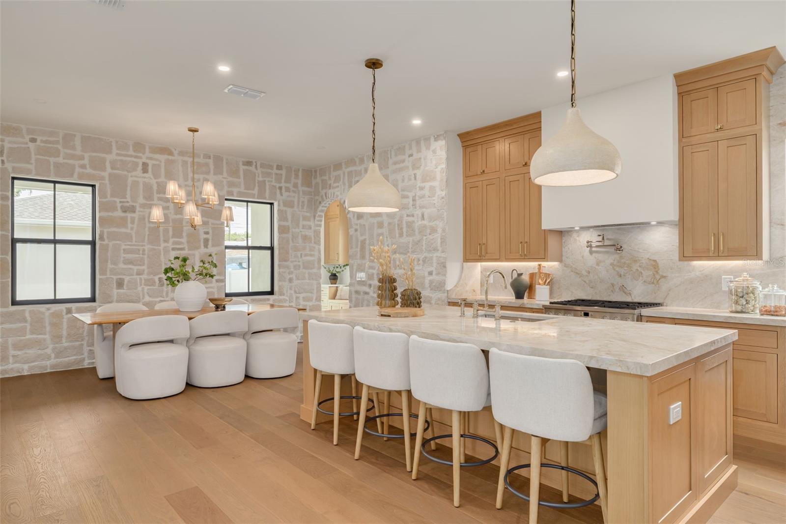 1037 26th, St Petersburg, FL 33704