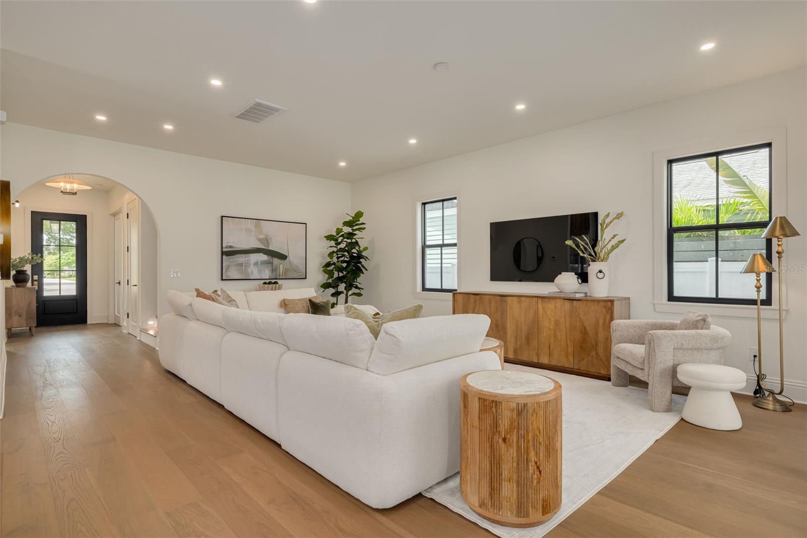 1037 26th, St Petersburg, FL 33704