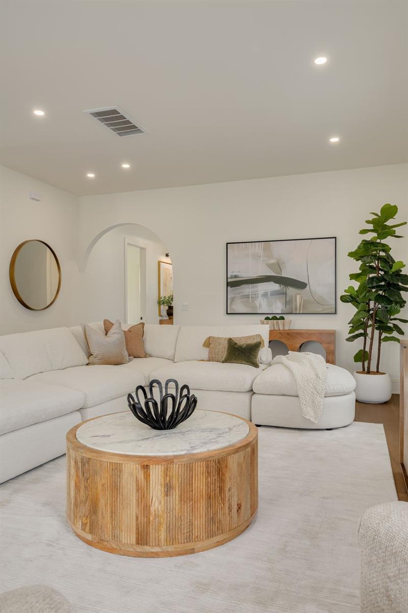 1037 26th, St Petersburg, FL 33704