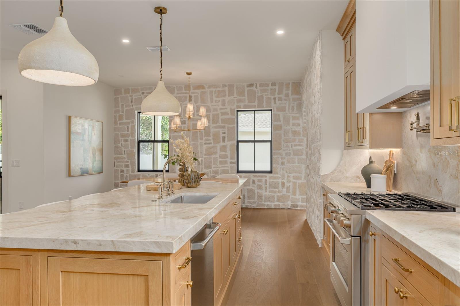1037 26th, St Petersburg, FL 33704