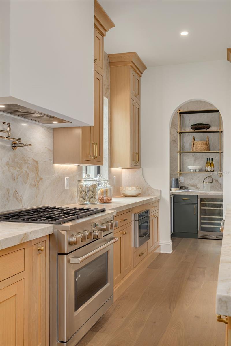 1037 26th, St Petersburg, FL 33704