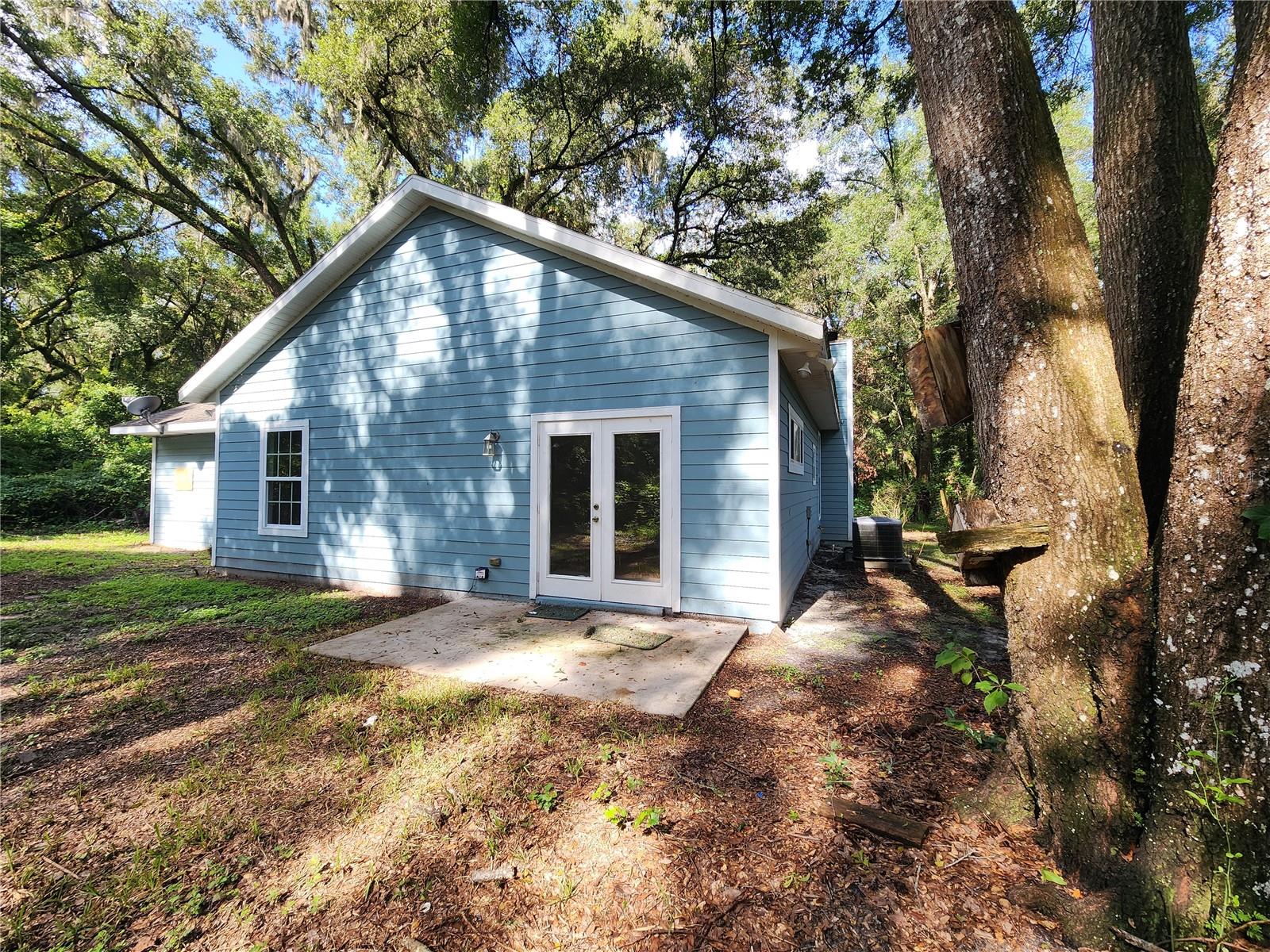 8909 2nd Street, Trenton, FL 32693