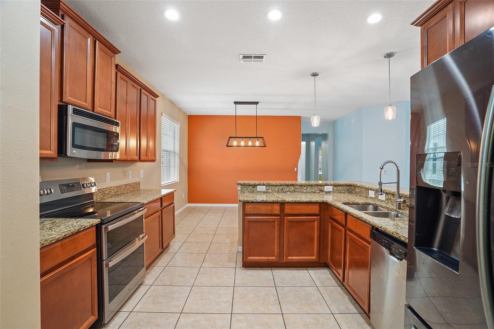 3205 Bayflower Ave, St Cloud, FL 34773