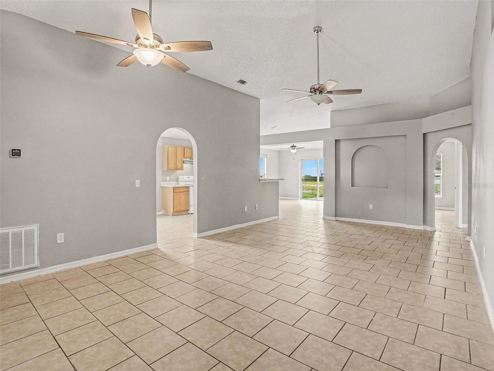 881 Vanderbilt Dr, Eustis, FL 32726