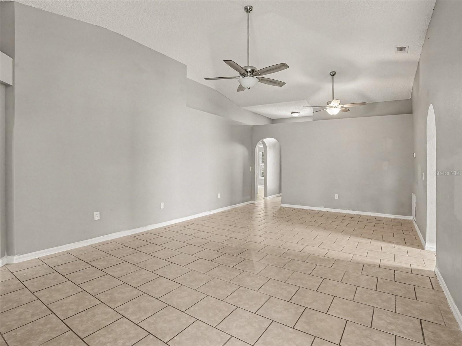 881 Vanderbilt Dr, Eustis, FL 32726