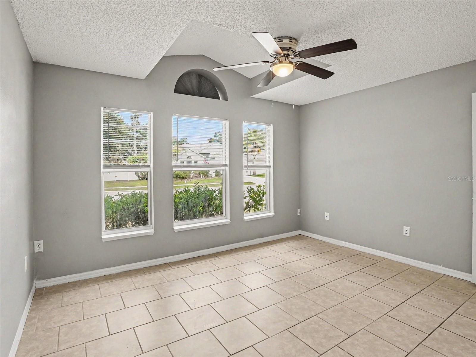 881 Vanderbilt Dr, Eustis, FL 32726