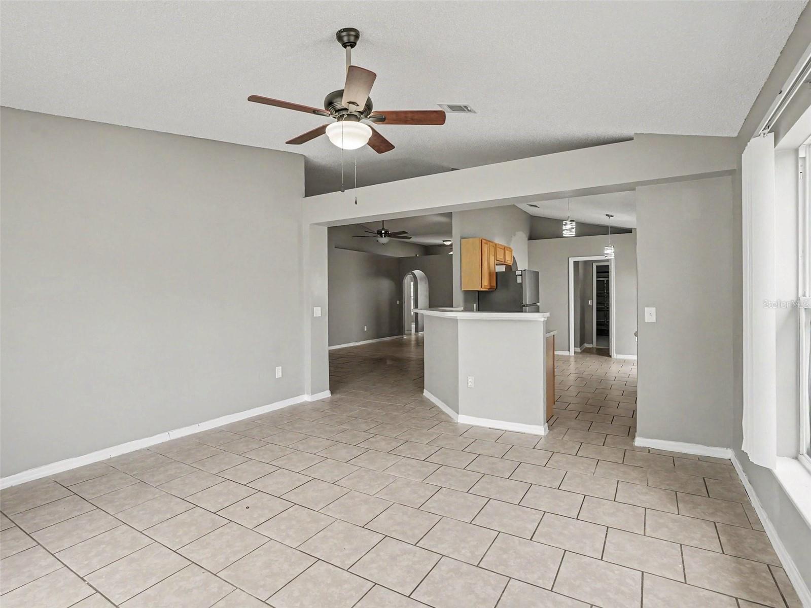 881 Vanderbilt Dr, Eustis, FL 32726