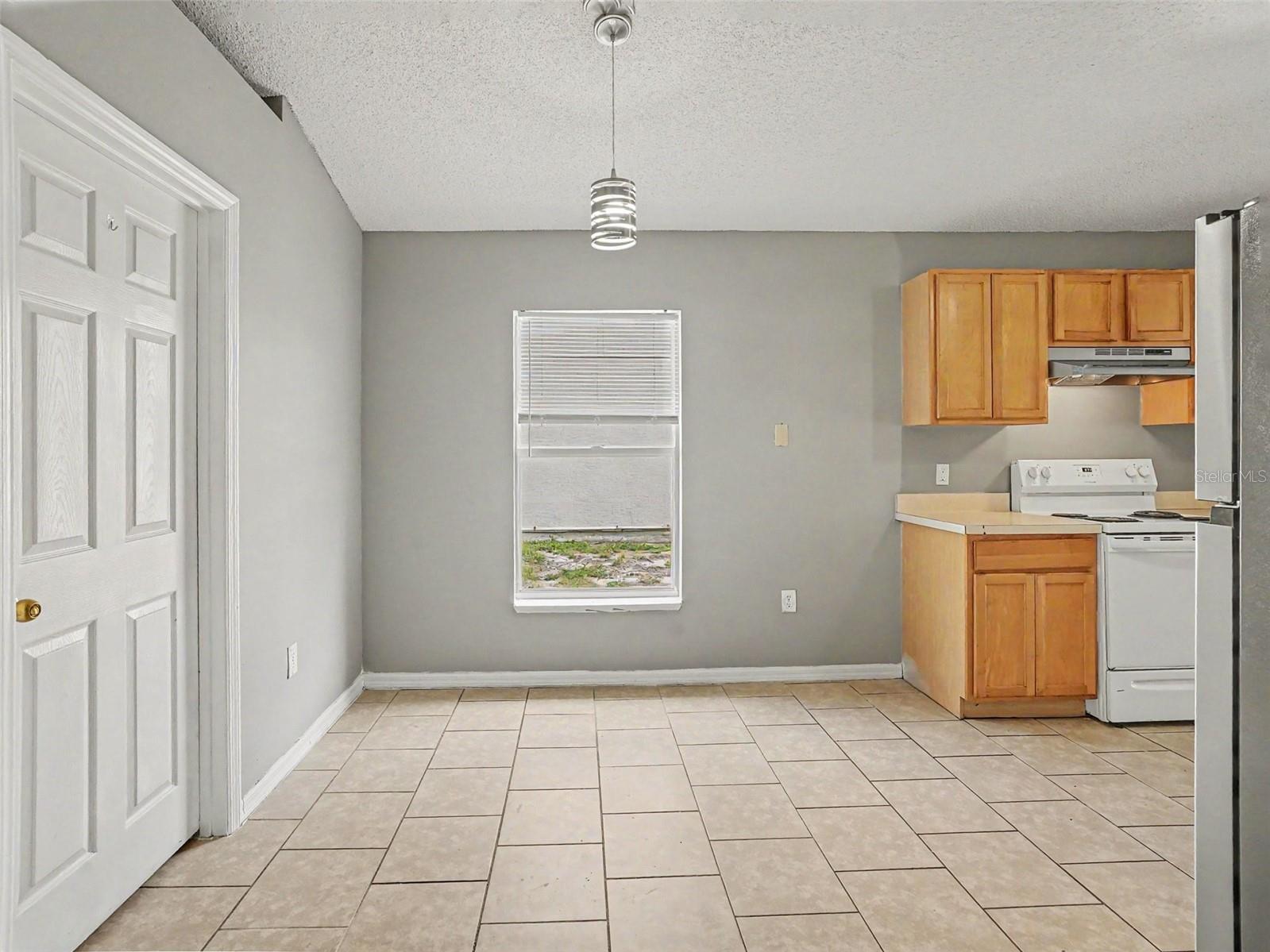 881 Vanderbilt Dr, Eustis, FL 32726