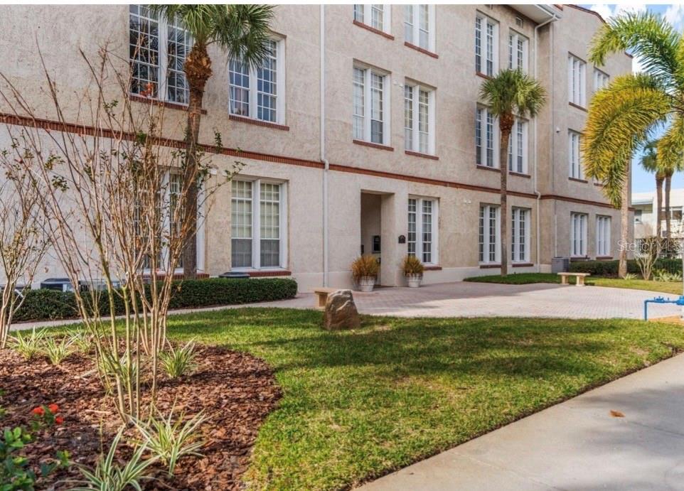 701 Mirror Lake Unit 317, St Petersburg, FL 33701