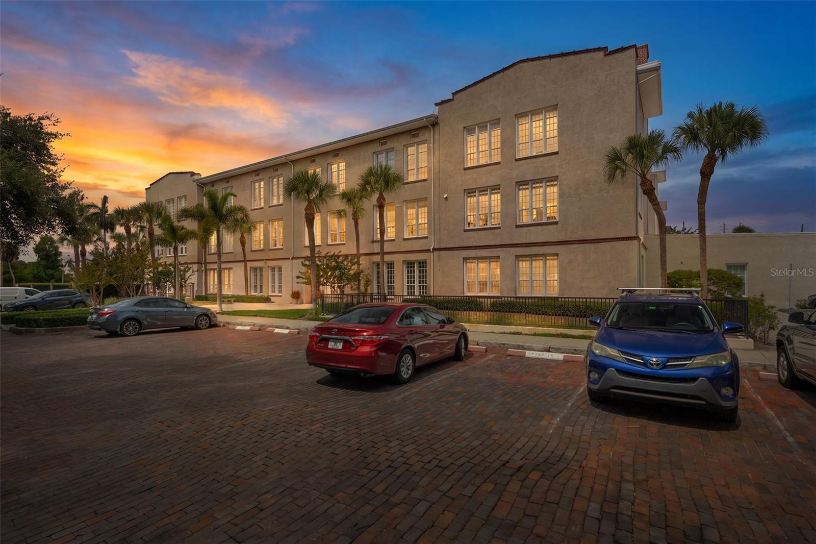 701 Mirror Lake Unit 317, St Petersburg, FL 33701