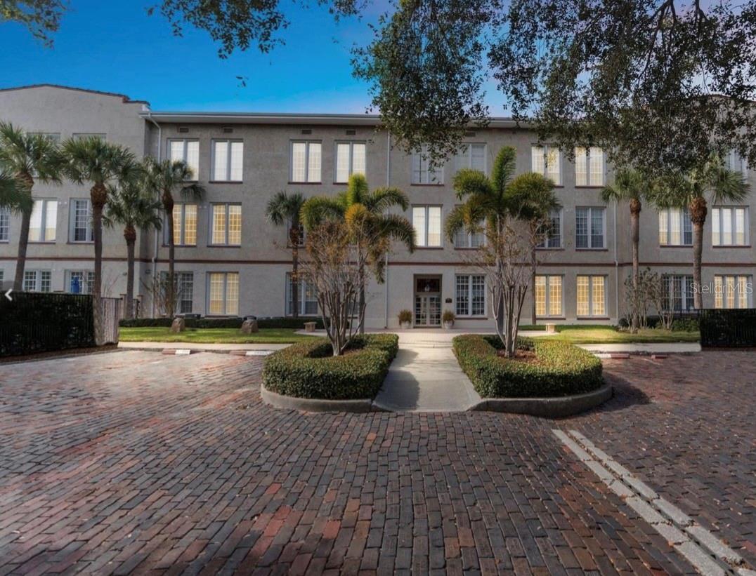 701 Mirror Lake Unit 317, St Petersburg, FL 33701