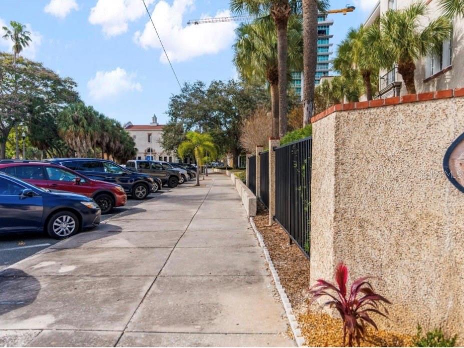 701 Mirror Lake Unit 317, St Petersburg, FL 33701