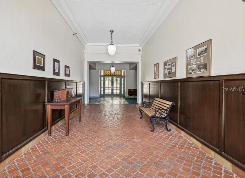 701 Mirror Lake Unit 317, St Petersburg, FL 33701