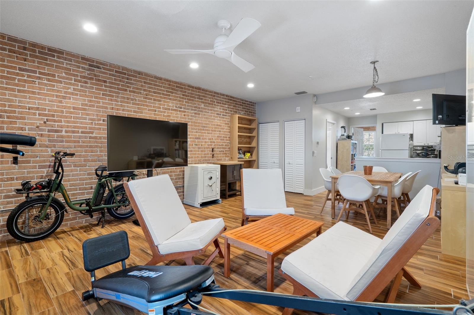 701 Mirror Lake Unit 317, St Petersburg, FL 33701