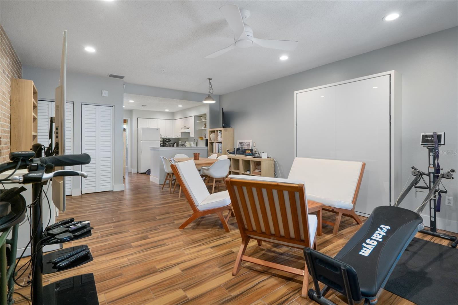 701 Mirror Lake Unit 317, St Petersburg, FL 33701