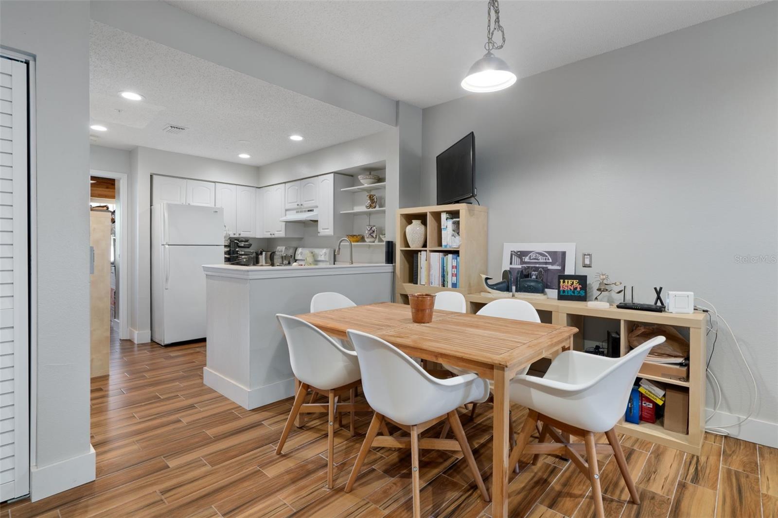 701 Mirror Lake Unit 317, St Petersburg, FL 33701