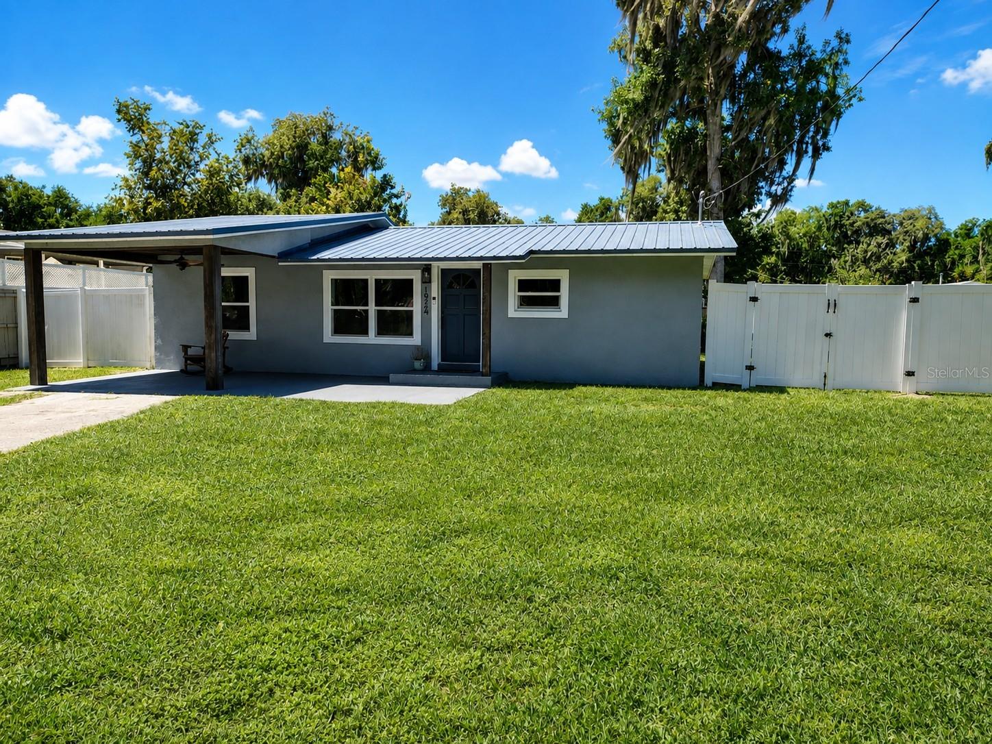 1924 Cr 439c, Lake Panasoffkee, FL 33538