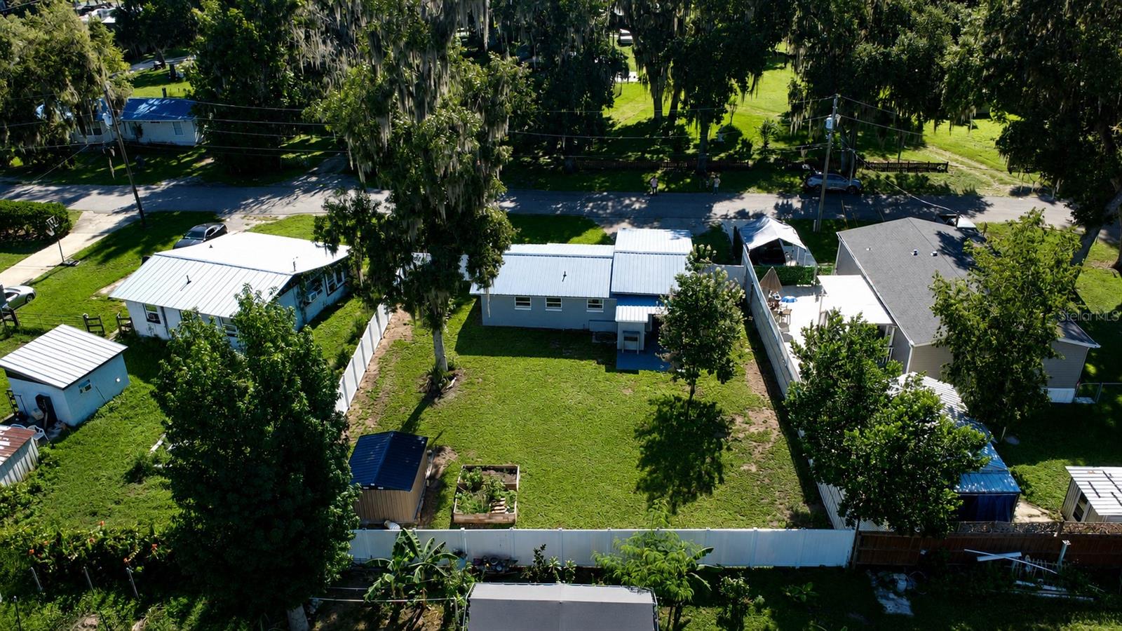 1924 Cr 439c, Lake Panasoffkee, FL 33538