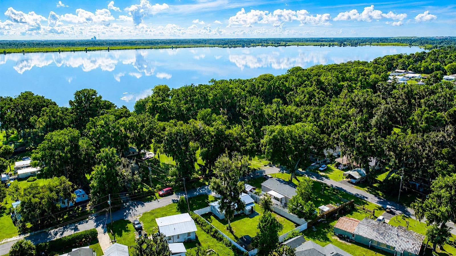 1924 Cr 439c, Lake Panasoffkee, FL 33538