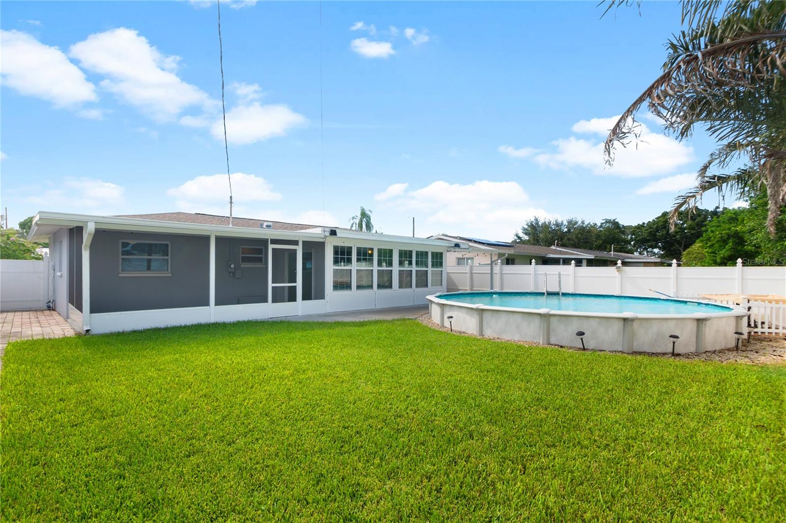 487 Lake Hill, Largo, FL 33771