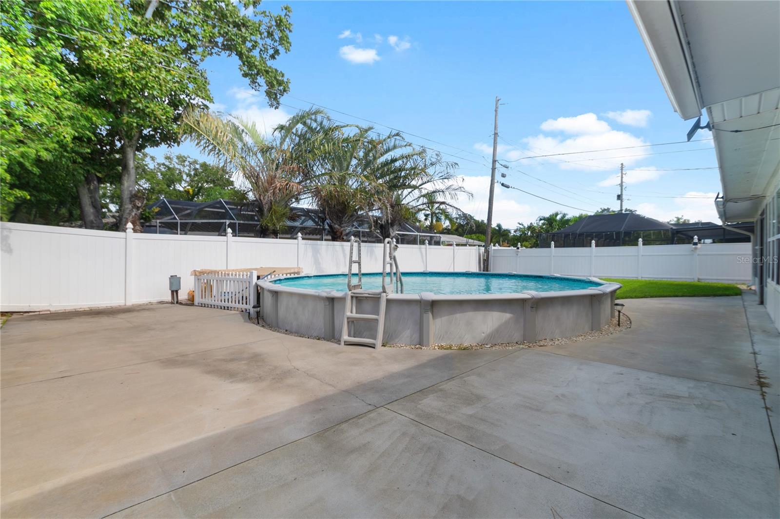 487 Lake Hill, Largo, FL 33771