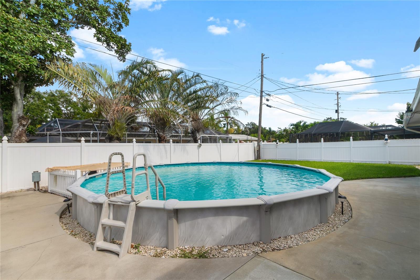 487 Lake Hill, Largo, FL 33771