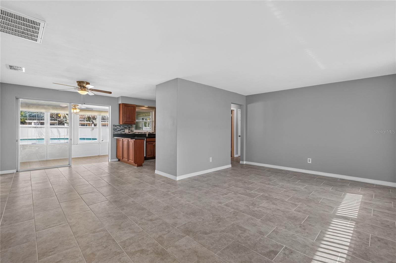 487 Lake Hill, Largo, FL 33771