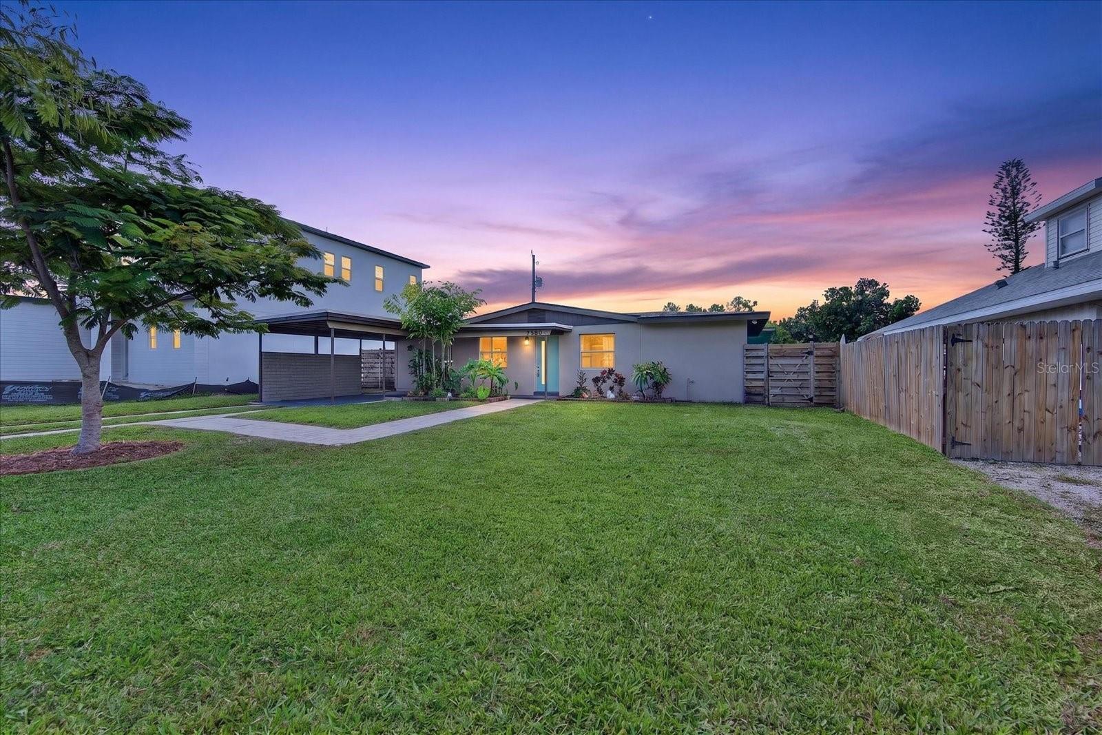 2350 Loma Linda, Sarasota, FL 34239