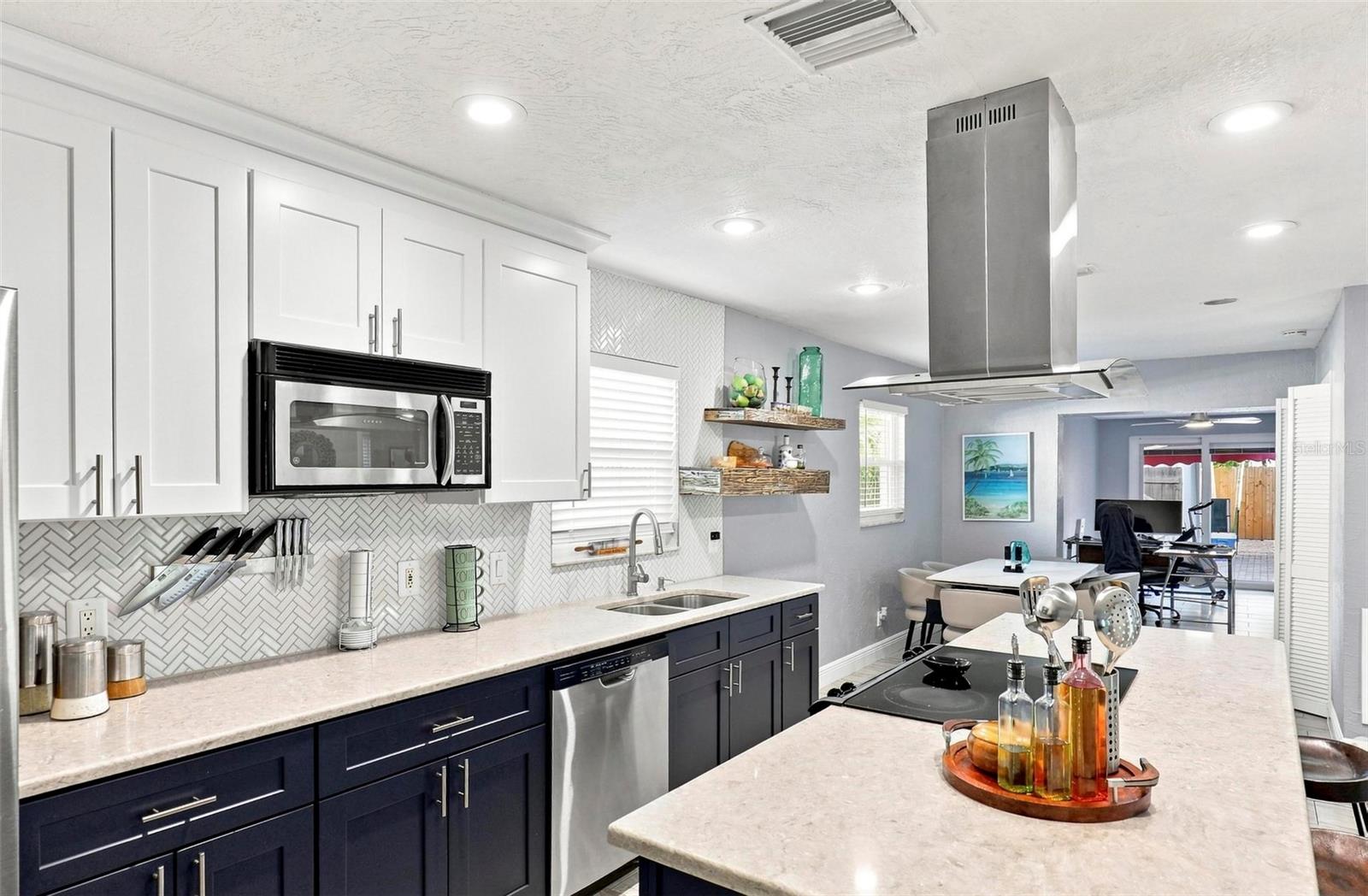 8028 25th, St Petersburg, FL 33710