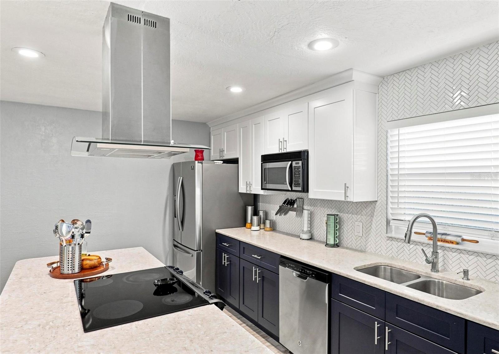 8028 25th, St Petersburg, FL 33710