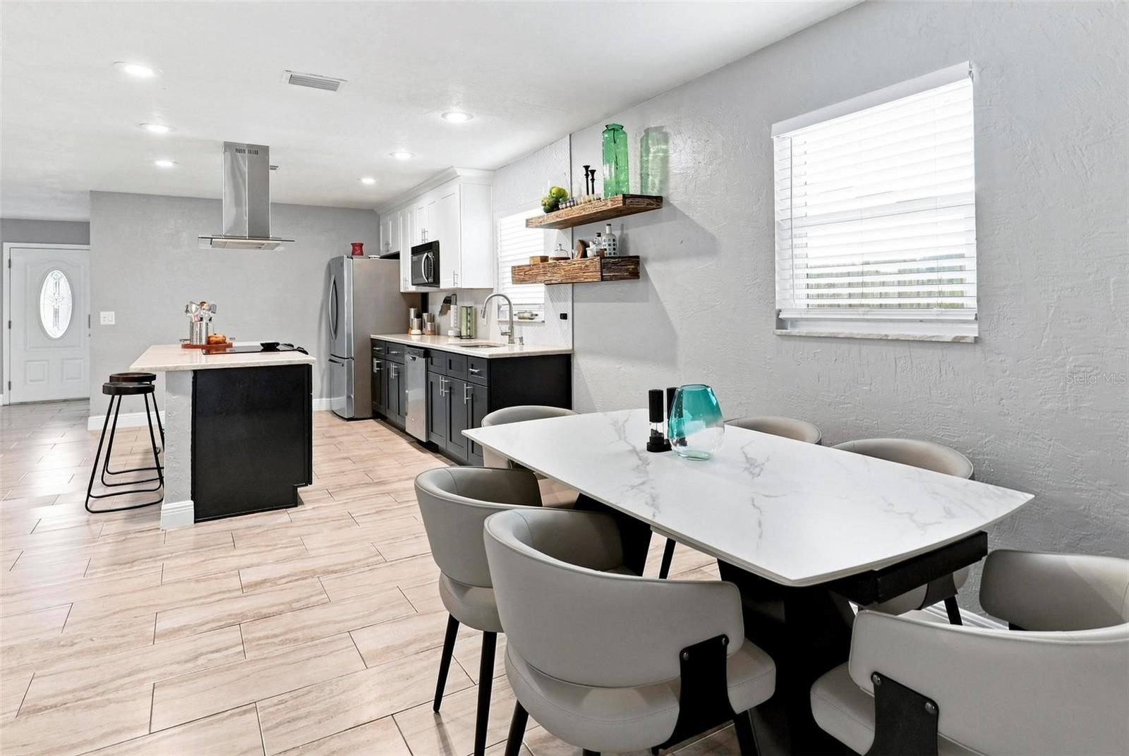 8028 25th, St Petersburg, FL 33710
