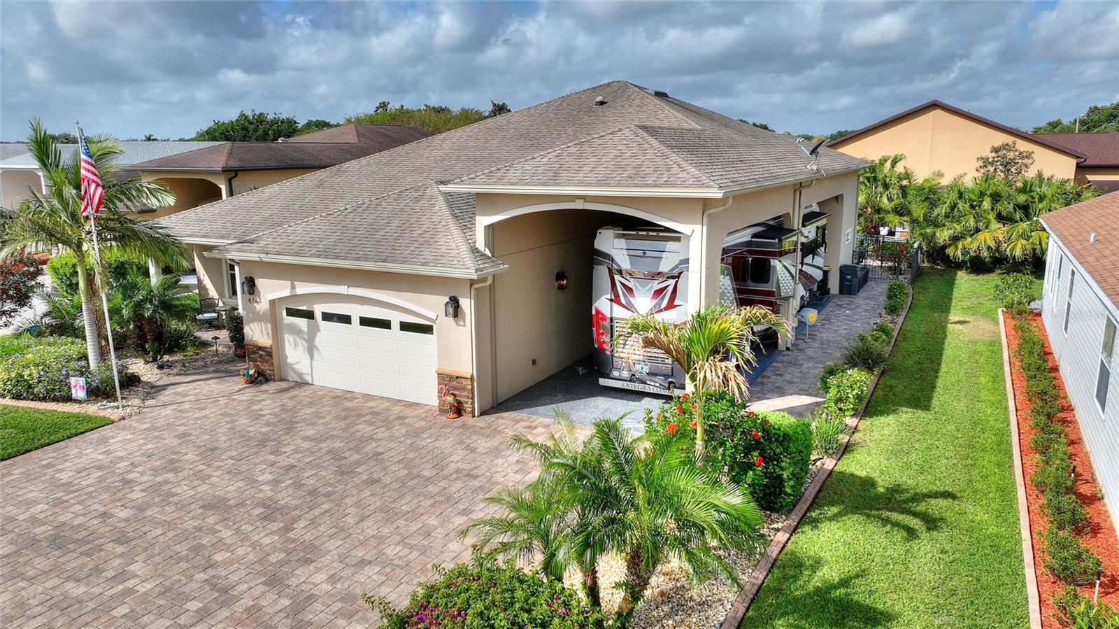 416 Motorcoach, Polk City, FL 33868