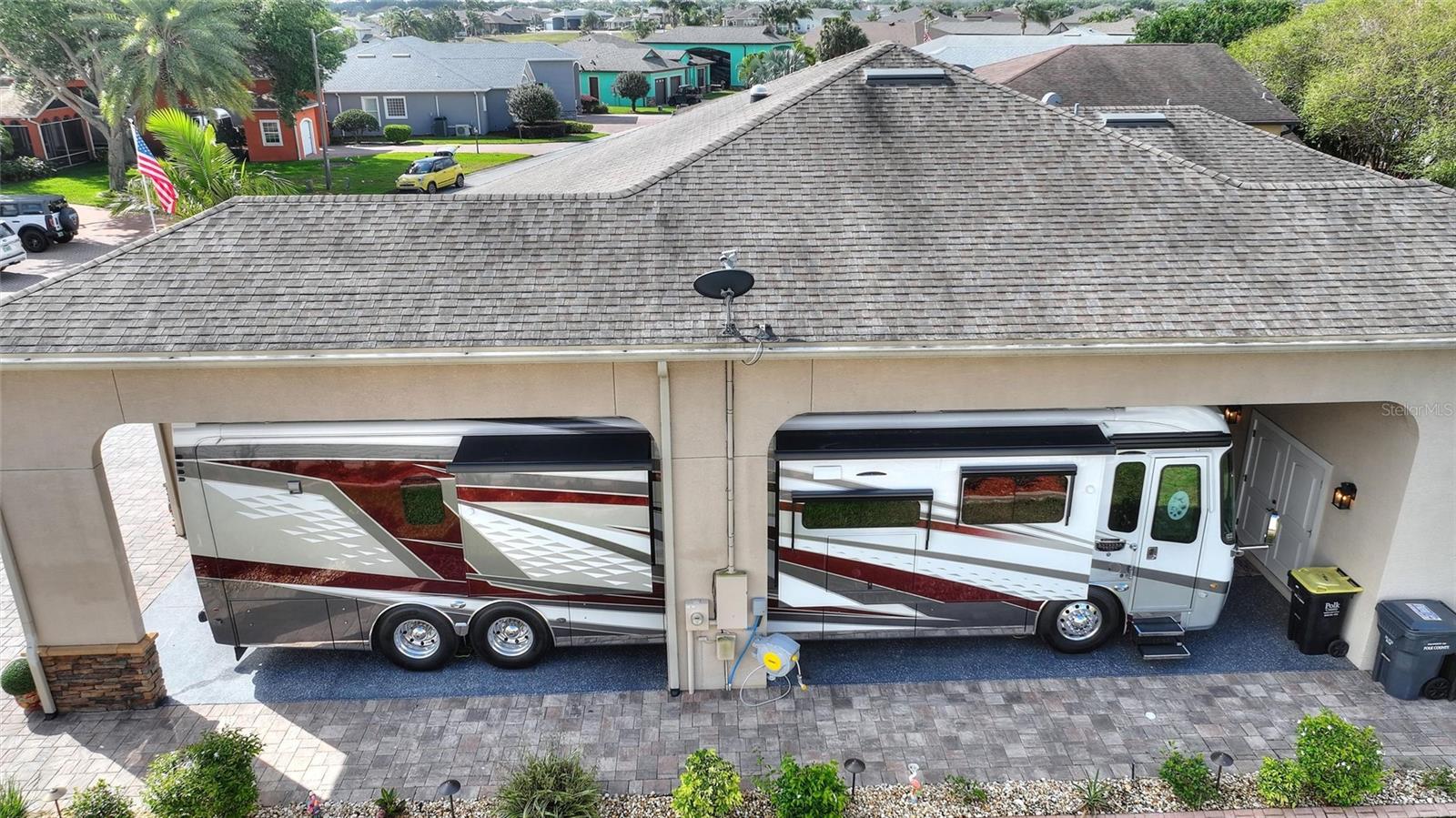 416 Motorcoach, Polk City, FL 33868