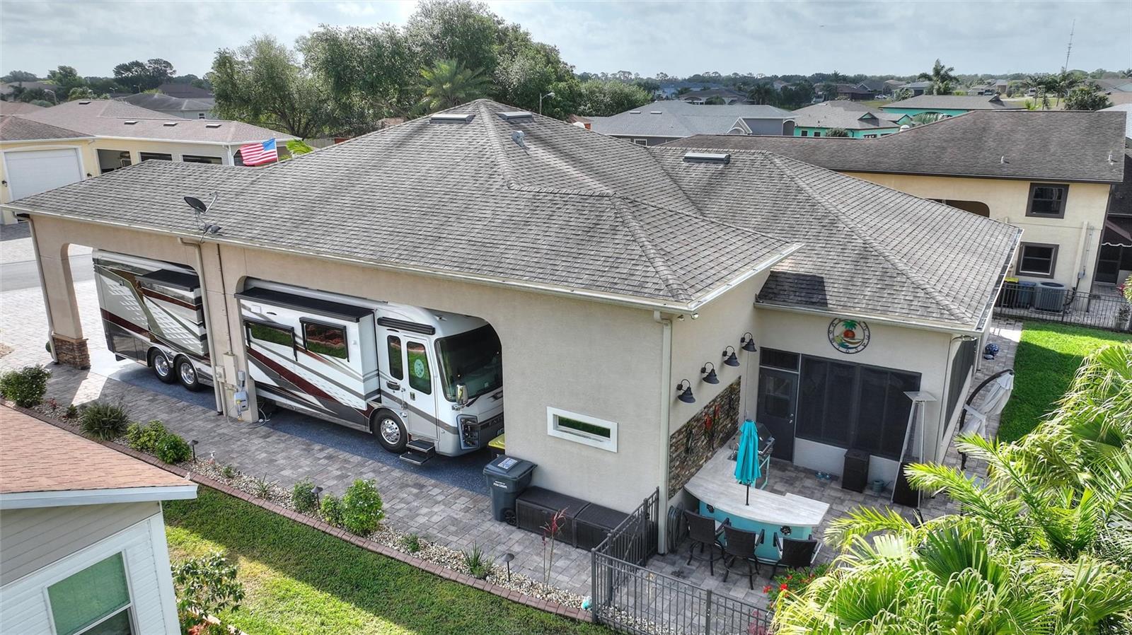 416 Motorcoach, Polk City, FL 33868