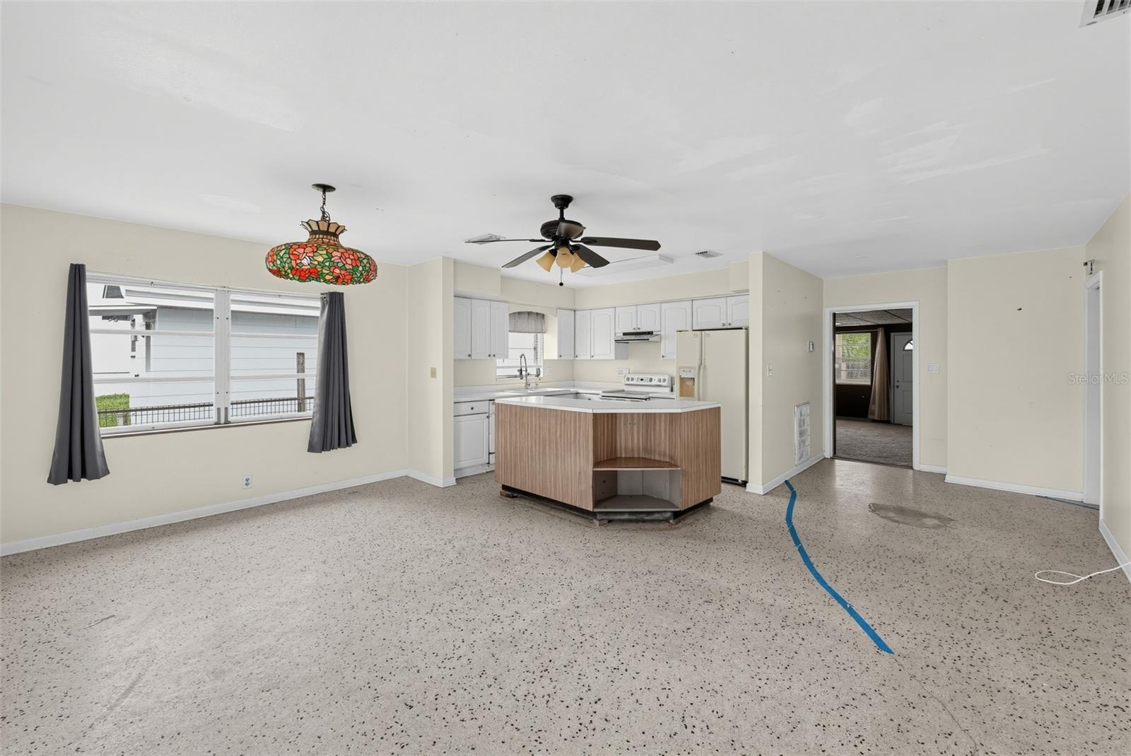 3913 Cass, Tampa, FL 33609