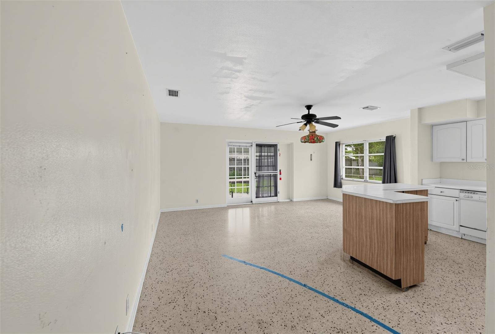 3913 Cass, Tampa, FL 33609