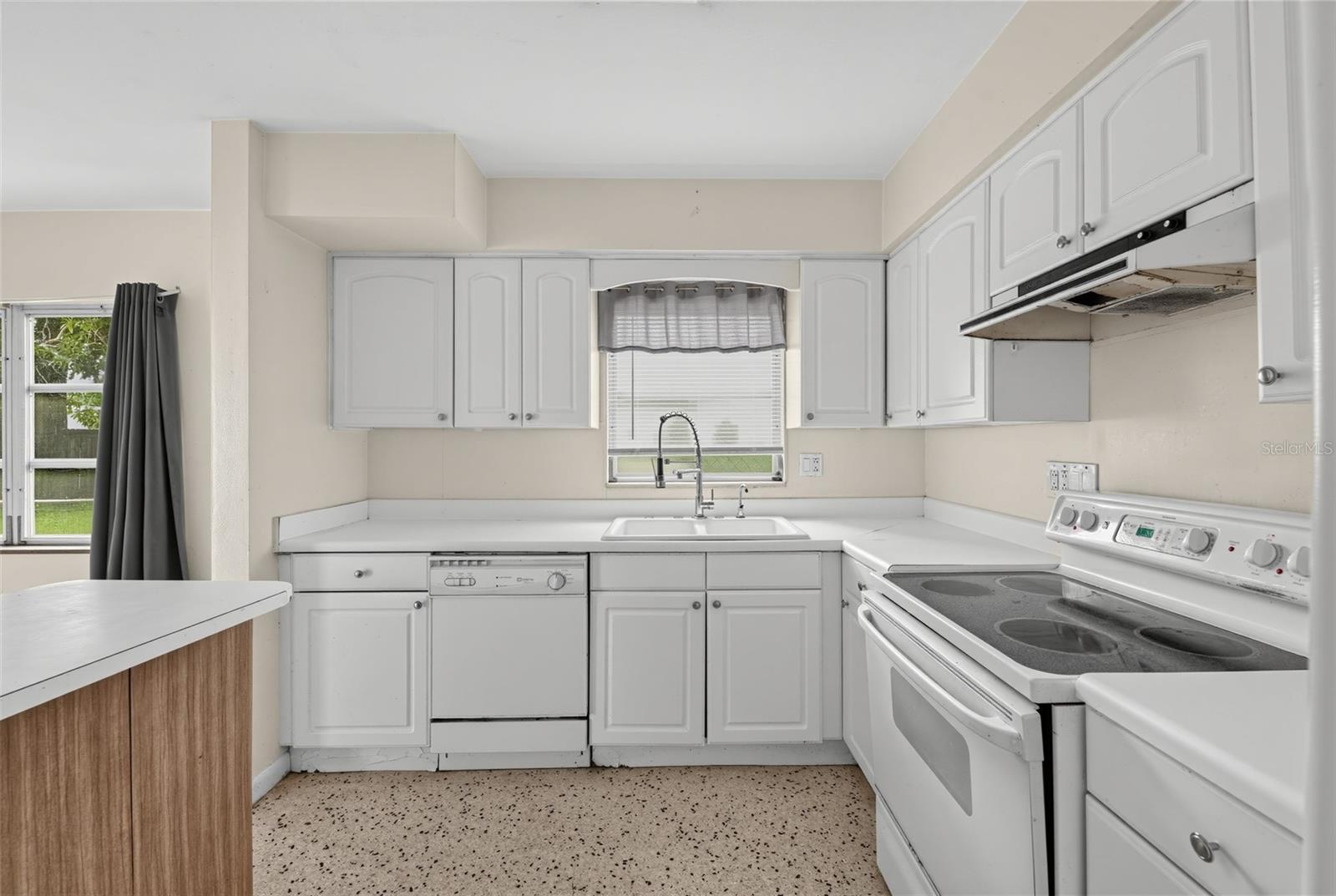 3913 Cass, Tampa, FL 33609