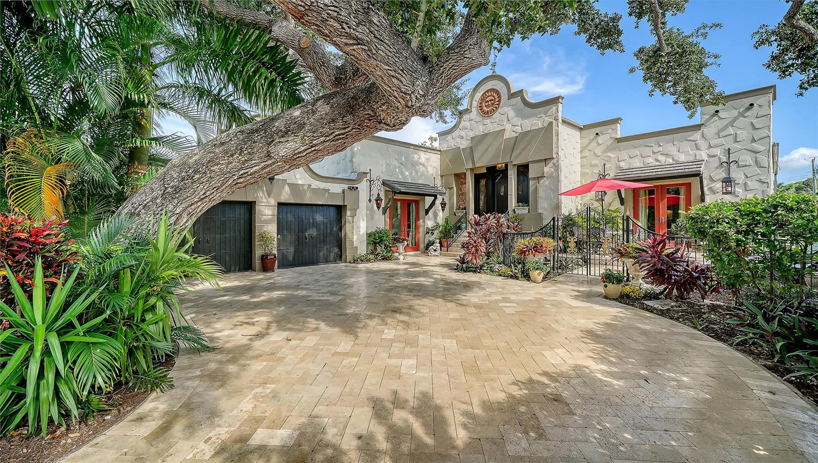 1853 Fiesta, Sarasota, FL 34231