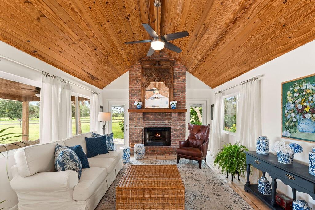 5240 Myakka Valley, Sarasota, FL 34241