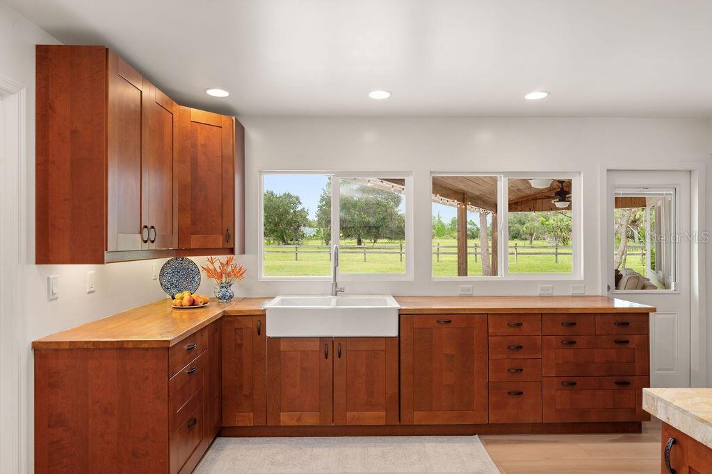 5240 Myakka Valley, Sarasota, FL 34241
