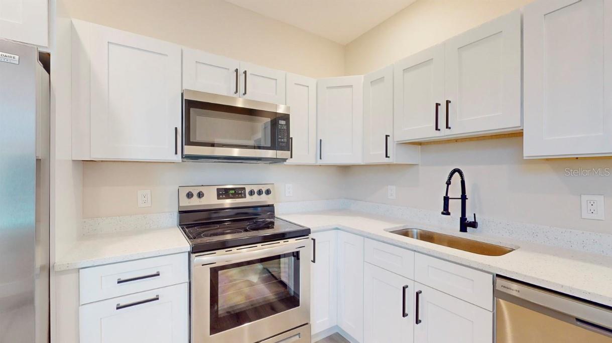 5113 12th, St Petersburg, FL 33710