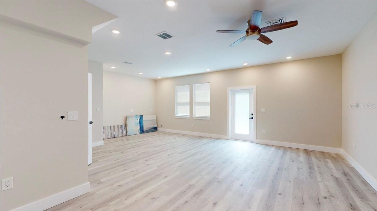 5113 12th, St Petersburg, FL 33710