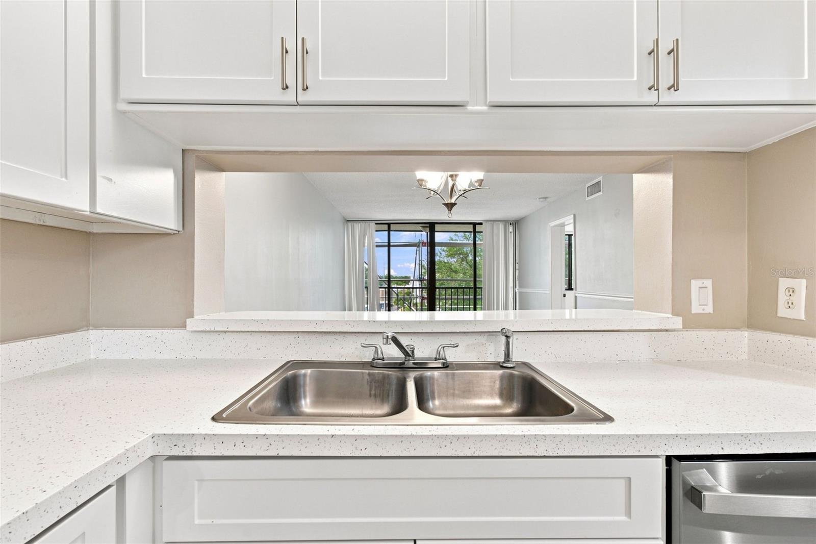 2424 Tampa Bay Unit L404, Tampa, FL 33607